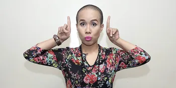 Super Tomboy, Ternyata TJ Suka Koleksi Dress Cantik