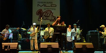 Surabaya All Stars Bawakan 5 Lagu Rancak Buka JTF 2012