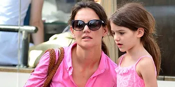 Suri Cruise Dapat Kado Natal Rp 467 Juta Dari Katie Holmes