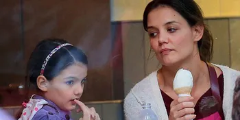 Suri Cruise Pilih Letakkan Tato di Punggung Tangan Kanan