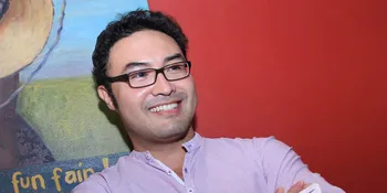 Surya Saputra dan Istri Bisnis Masakan Asli Indonesia Online