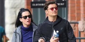 Sweet! Katy Perry &#38; Orlando Bloom Kompak Pakai Kostum Santa Claus