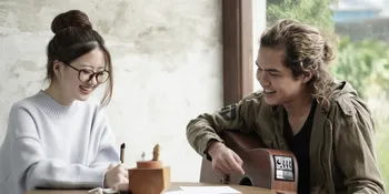 Sweet Seventeen, Valerie Pola Gandeng Dul Jaelani Jadi Model di Single 'Masih Kutunggu'