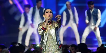 Syahrini dan Melly Goeslaw Tampil Heboh di HUT SCTV ke-26