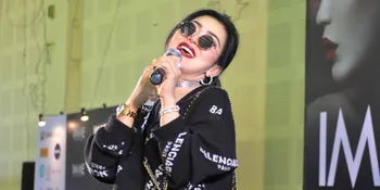 Syahrini Posting Foto Ini, Paris Hilton Kembali Beri Pujian