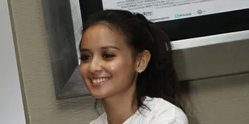 Syuting Di Luar Kota, Joanna Alexandra Komunikasi  Lewat Skype