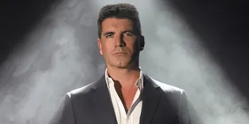 Syuting The X Factor, Simon Cowell Mengendarai Skuter