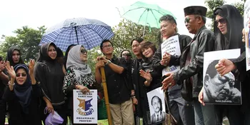 Tabur Bunga di Makam, Anggota PARFI Kecewa Pada Gatot Brajamusti