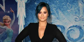 Tahu Gak Sih, Kaki Demi Lovato Ternyata Panjang Sebelah!
