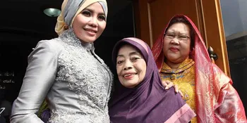 Tahun Baru, Mpok Nori Tunaikan Ibadah Umroh