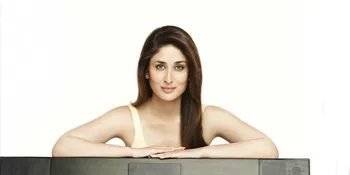Tak Biasa, Kareena Kapoor Pakai Sandal Jepit dan Celana Gombroh