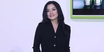 Tak Boleh Ketinggalan, Ini Item Yang Wajib Ada di Tas Titi Kamal!