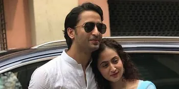 Tak Ditemani Keluarga, Shaheer Sheikh dan Ruchika Kapoor Menikah dengan Baju Sederhana - Pakai Sandal Jepit
