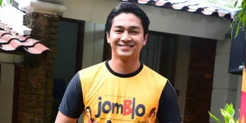 Tak Hanya Menyanyi, Deva Mahenra Juga Piawai Menulis Lagu
