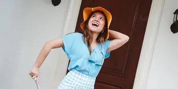 Tak Hanya Shandy Aulia, Marsha Aruan Juga Bersih-Bersih Rumah Kenakan Dress Lengkap Dengan High Heels