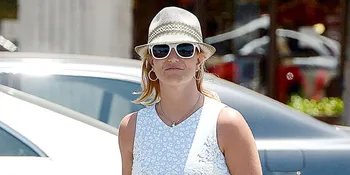 Tak Kenakan Bra, Britney Spears Umbar Bagian Pribadi
