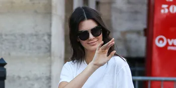 Tak Pakai Bra, Daerah Pribadi Kendall Jenner Ketahuan Ditindik