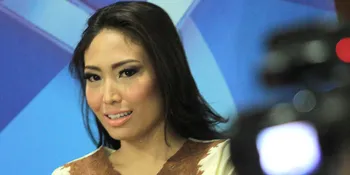 Tak Pakai Make Up Artis, Ayu Dewi Tiru Titi DJ