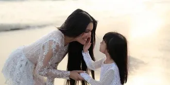 Tak Tega Sang Anak Sakit, Denada Ungkap Cara Tutupi Penyakit Dari Shakira