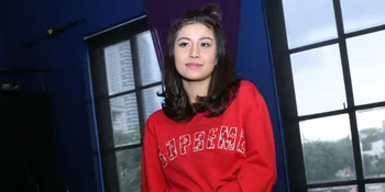 Tak Tinggal Diam, Awkarin Ikut Bagikan 3000 Nasi Kotak Gratis Untuk Para Pendemo