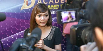 Takut Rezeki Berkurang, Rina Nose Tunda Operasi Hidung