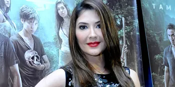 Tamara Bleszynski Mesra Dengan Seorang Laki-Laki, Siapa?