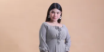 Tampil Cantik Kenakan Dress, Rosa Meldianti Justru Dibilang Pakai Baju Ibu Menyusui