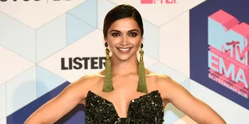 Tampil Casual, Deepika Padukone Stunning Dengan Wajah Natural