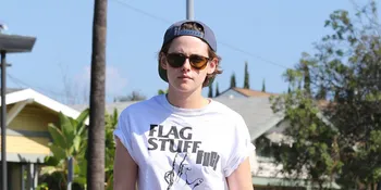 Tampil Dengan Rambut Berantakan, Masihkah Kristen Stewart Cantik?