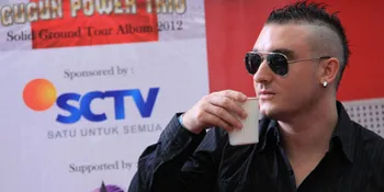 Tampil di Amerika, Jono GBS Setia Pakai Kostum Bung Karno