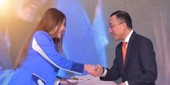 Tampil di Cikarang Via Vallen Dapat Potongan Tumpeng