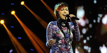 Tampil di Lagu Pertama, Gaun Novita Dewi Backless