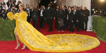 Tampil di SNL, 'Mobil' Rihanna Dipreteli Para Kru