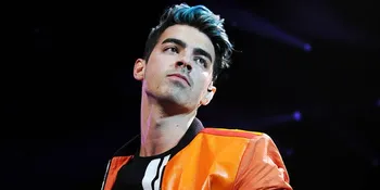 Tampil Gaya, Ada Petai dan Uang 50 Ribu Rupiah di Jaket Joe Jonas