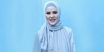 Tampil Lebih Syar'i, Angel Lelga Mulai Tinggalkan Pakaian Ketat