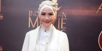 Tampil Maksimal, Zaskia Mecca Malah Dibilang Mirip Burung Merak