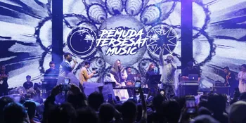 Tampil Perdana di Festival 6, Pemuda Tersesat Music Ajak Bersholawat Hingga Roasting Aldi Taher