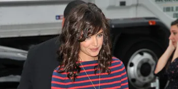 Tampil Seksi, Katie Holmes Buka-Bukaan Soal Suri Cruise