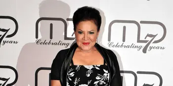 Tampil Tanpa Silikon, Mpok Atiek Lebih Pede