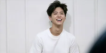 Tampilkan Pesona Berbeda, Park Bo Gum Ganti Gaya Rambut di Drama 'RECORD OF YOUTH'