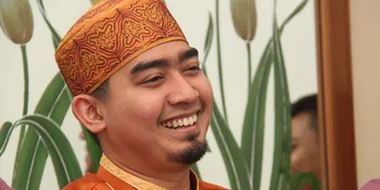 Tangan Ustad Solmed Jadi Indah Karena Cincin Pemberian Uje