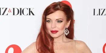 Tanpa Bra, Lindsay Lohan Pamer Sideboob Saat Belanja