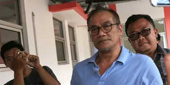 Tanpa Diantar Keluarga, Tio Pakusadewo Mengaku Siap Jalani Rehabilitasi