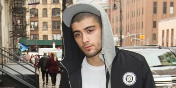 Tanpa Gigi Hadid, Zayn Malik Ketahuan Hiking Dengan Wanita Cantik