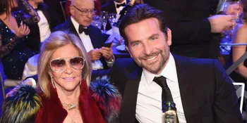 Tanpa Irina Shayk, Bradley Cooper Ajak Ibunya Hadiri SAG Awards