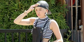 Tanpa Patrick, Miley Cyrus Malah Liburan Dengan Pria Lain