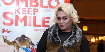 Tanpa Sadar Tata Liem Koleksi Ratusan Pashmina