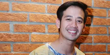 Tarra Budiman Siasati Penampilan Agar Tampak Muda di Film 'TERLALU TAMPAN'