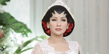 Tata Janeeta Pamer Foto Pernikahan, Resmi Jadi Istri Brotoseno Mantan Angelina Sondakh?