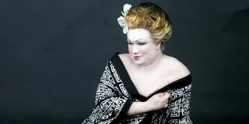 Tata Liem : Live Sex Oleh Profesional Mungkin Lebih Asik